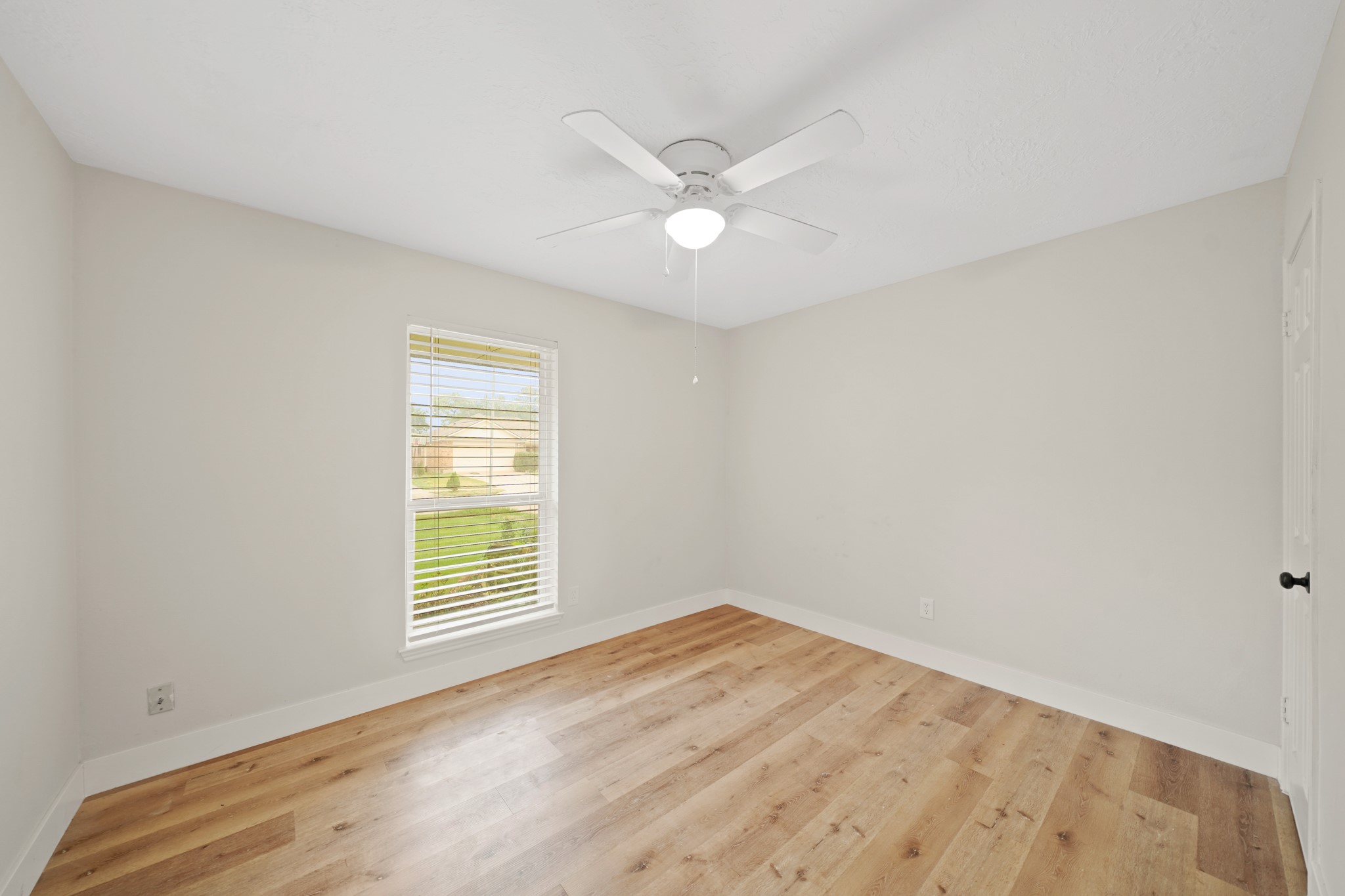 19211 Haystream Drive Katy, TX 77449 - Photo 17 of 31 an empty room with a window and ceiling fan