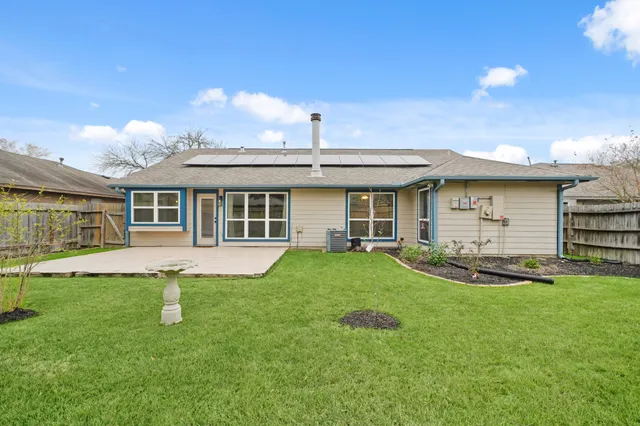 a view of a house with a backyard