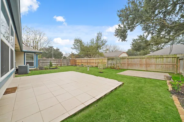 a view of an house with backyard and entertaining space
