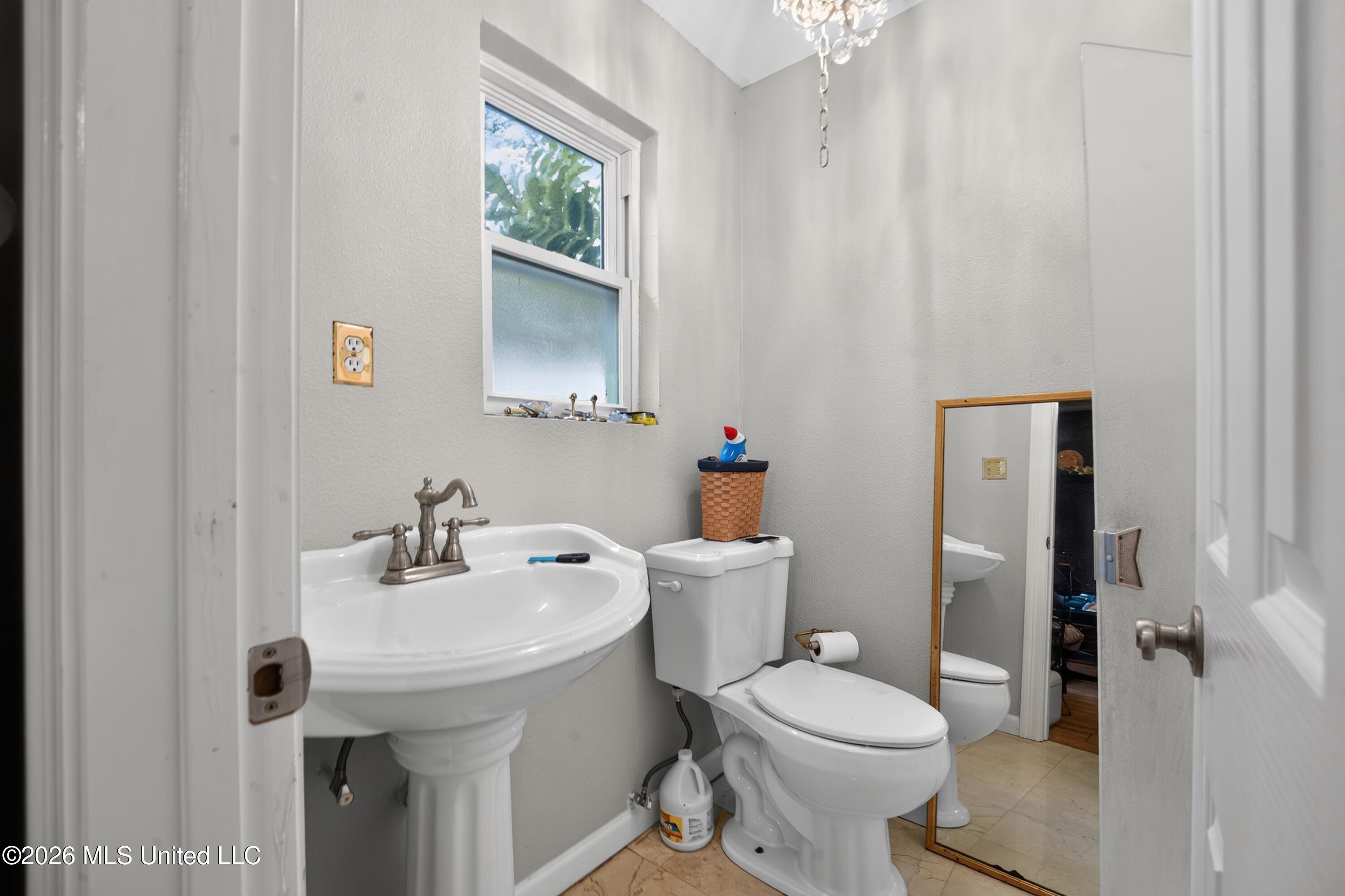 168 Davis Road Picayune, MS 39466 - Photo 47 of 73 47_168_Davis_Rd-Bathroom-9317