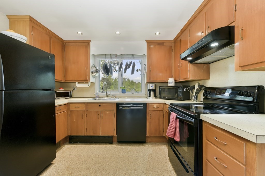 12 Ellen Road Stoneham, MA 02180 - Photo 8 of 19 Gallery Image 8