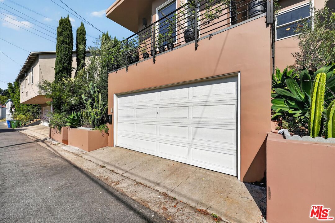 1515 Rendall Place Los Angeles, CA 90026 - Photo 42 of 46