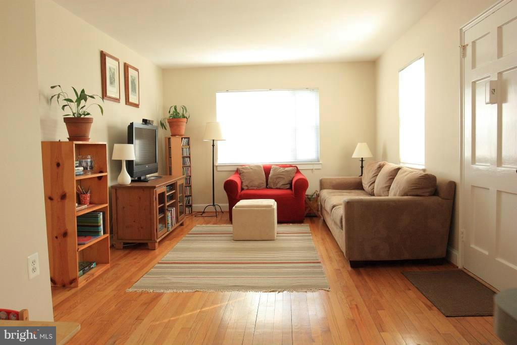 2925 Johnson Road Falls Church, VA 22042 - Photo 4 of 23 Living Room