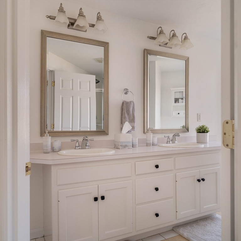 12 Sawmill Road Walpole, MA 02081 - Photo 18 of 35