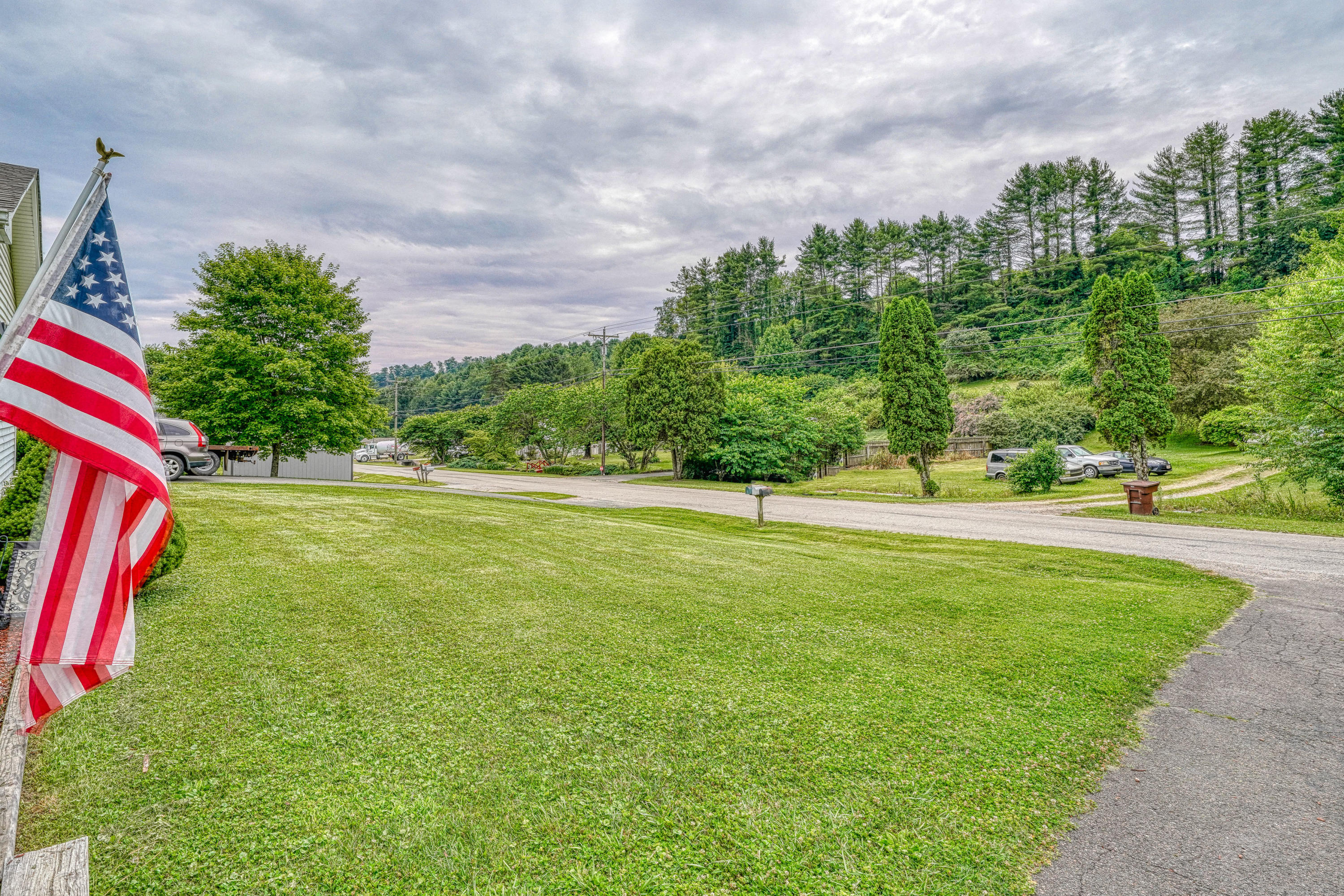 490 Hospital Road, Unit 1 Mountain City, TN 37683 - Photo 3 of 35 490H_DSC08420-3