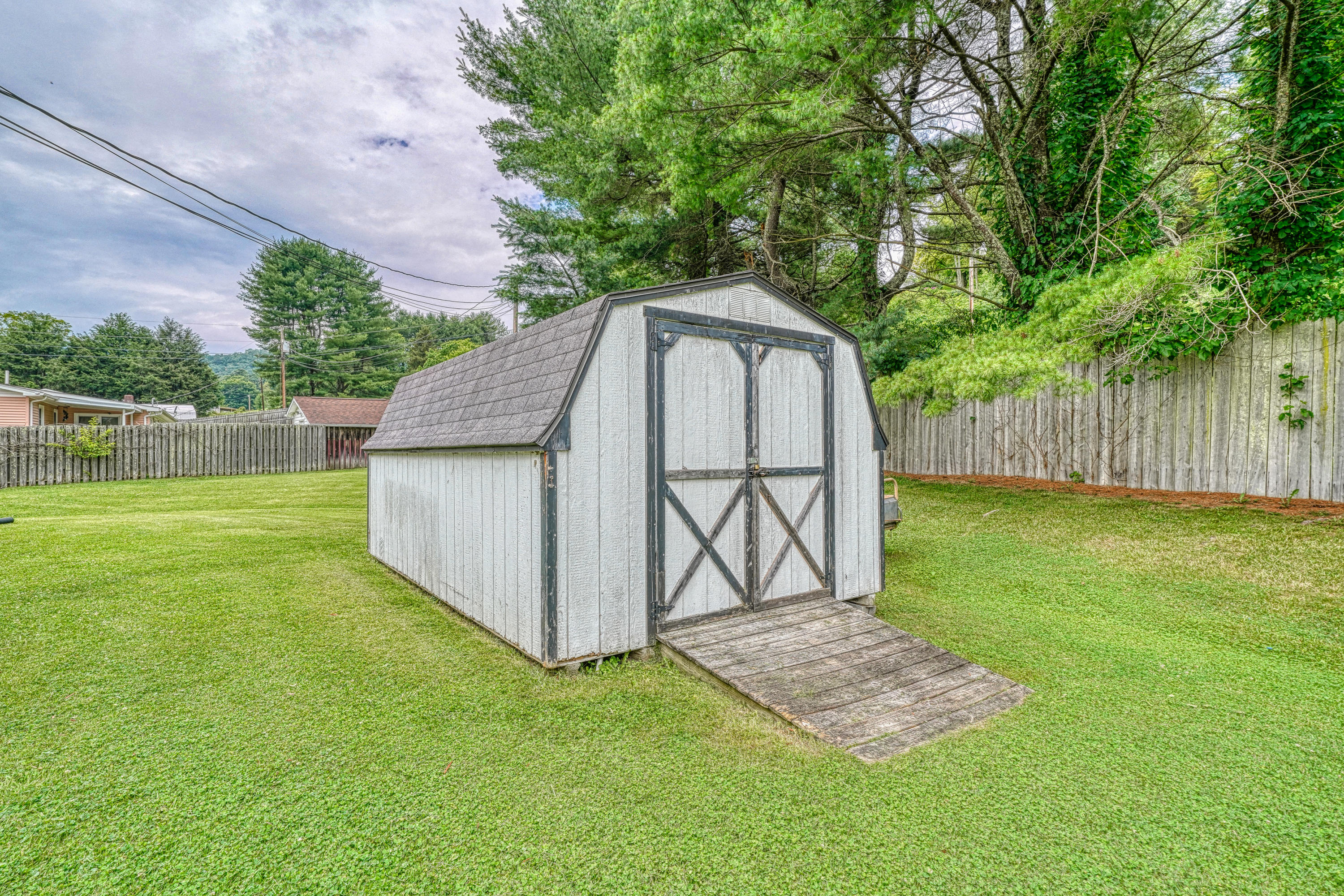 490 Hospital Road, Unit 1 Mountain City, TN 37683 - Photo 6 of 35 490H_DSC08429-6