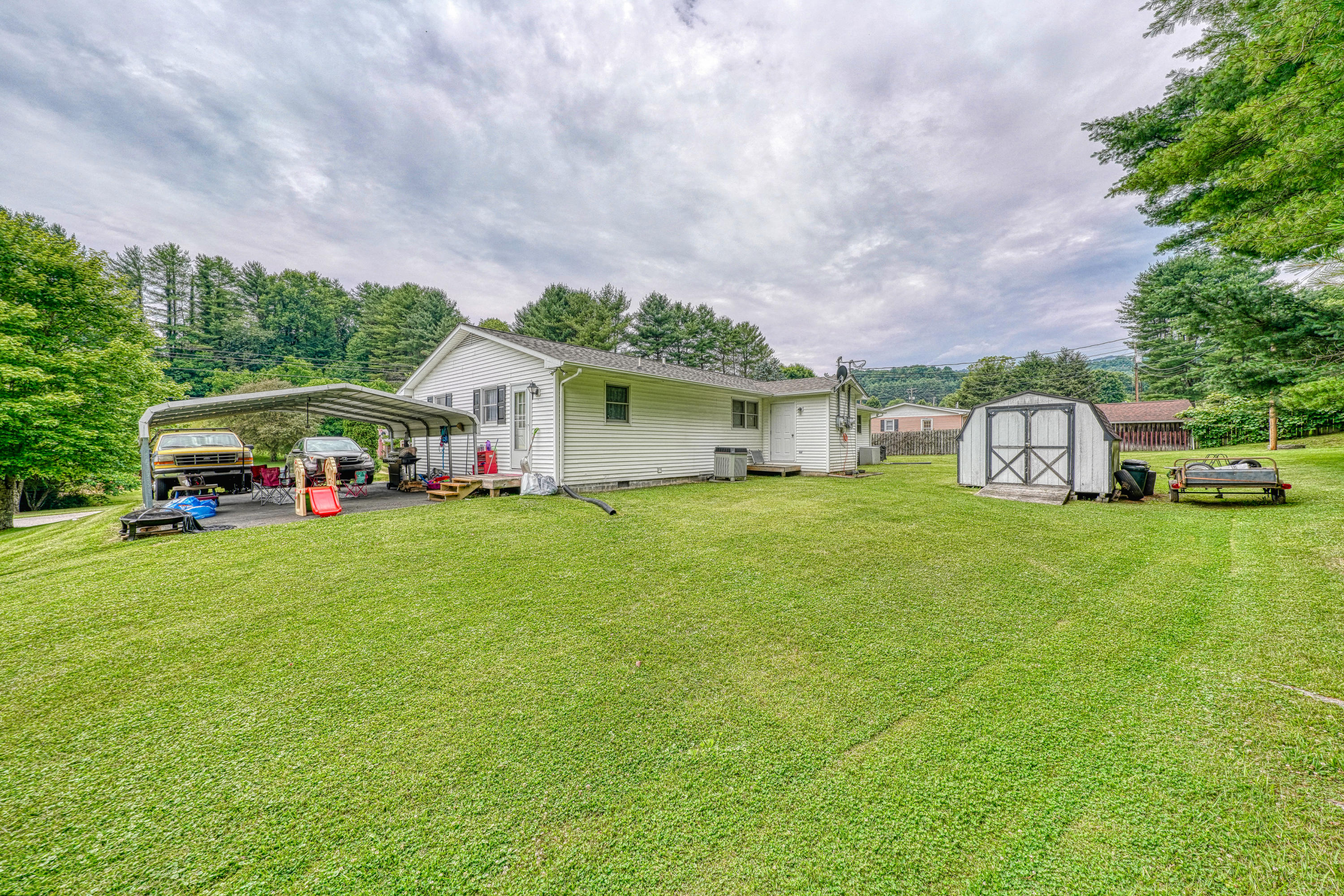 490 Hospital Road, Unit 1 Mountain City, TN 37683 - Photo 7 of 35 490H_DSC08432-7