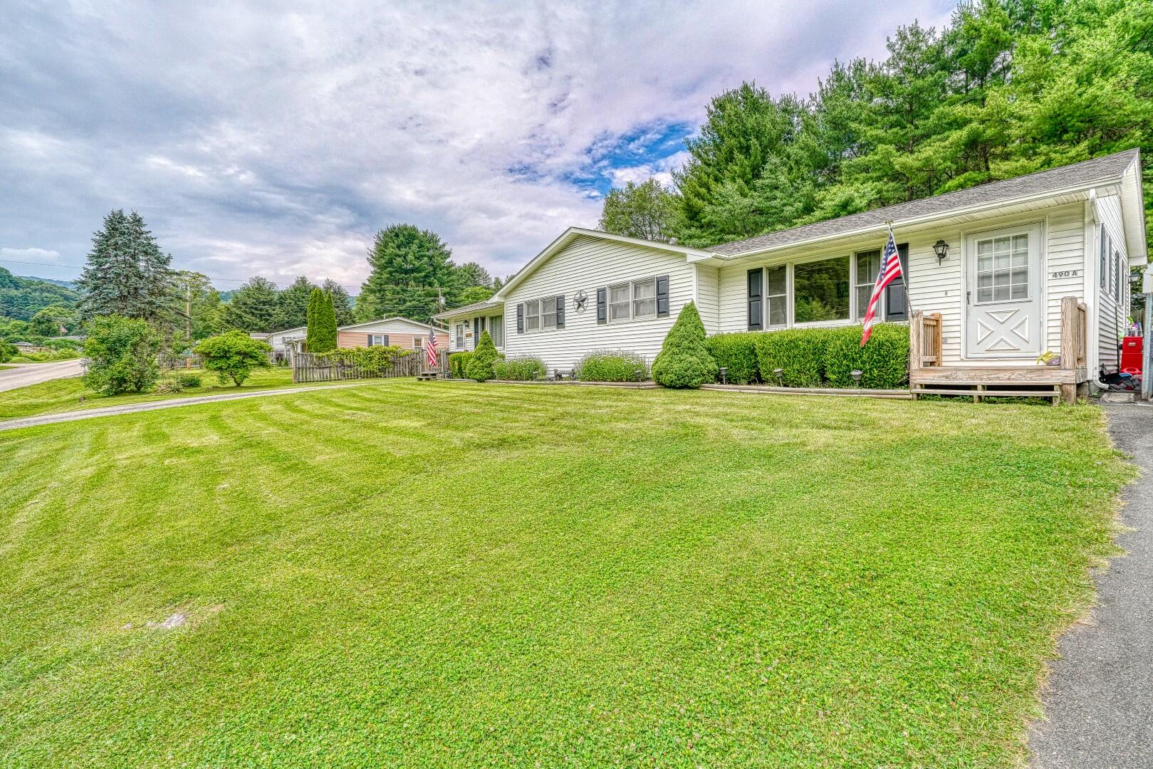 490 Hospital Road, Unit 1 Mountain City, TN 37683 - Photo 8 of 35 490H_DSC08444-8