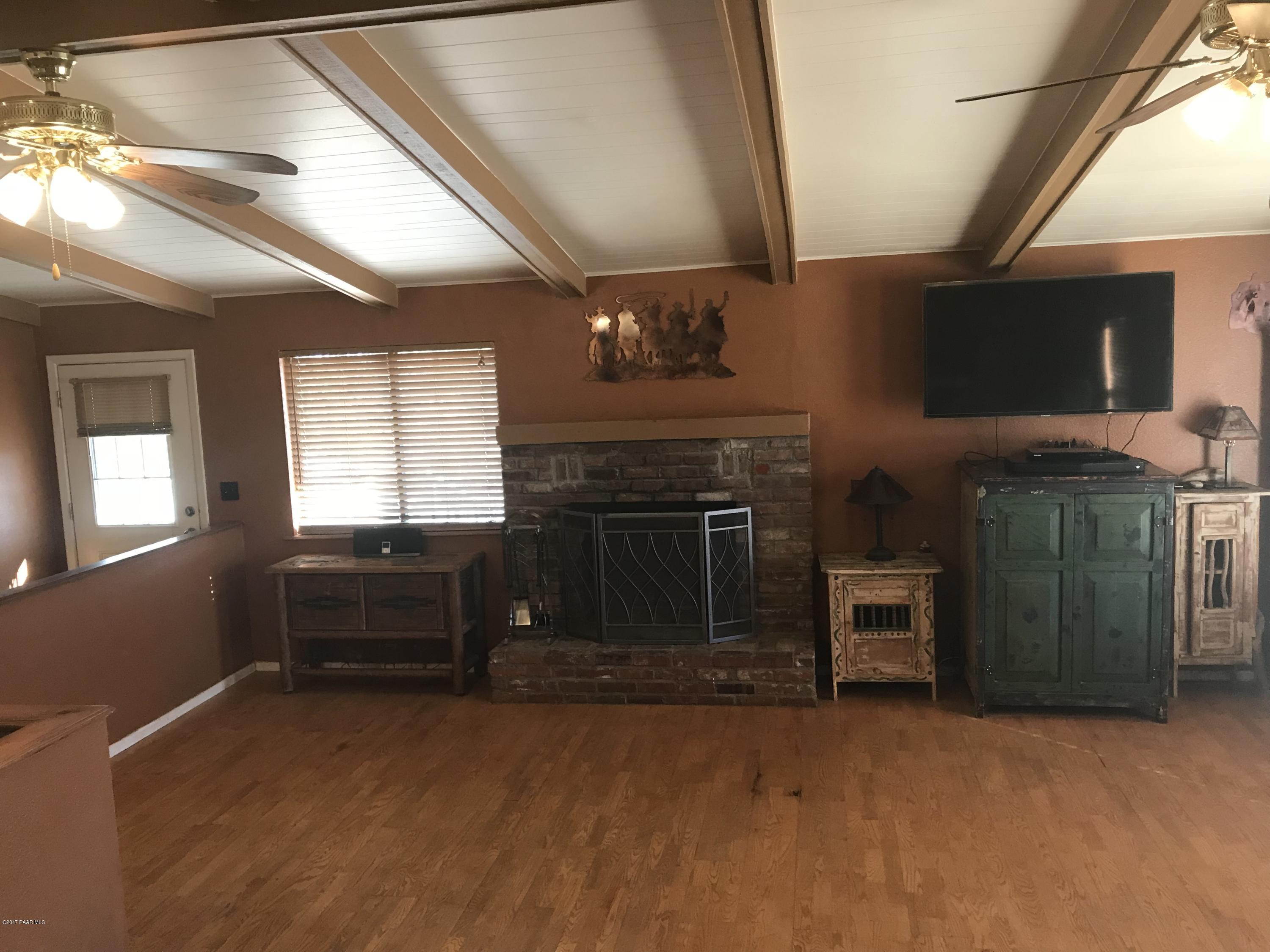 6485 South Country Road Mayer, AZ 86333 - Photo 3 of 28 Living Room and Front Door