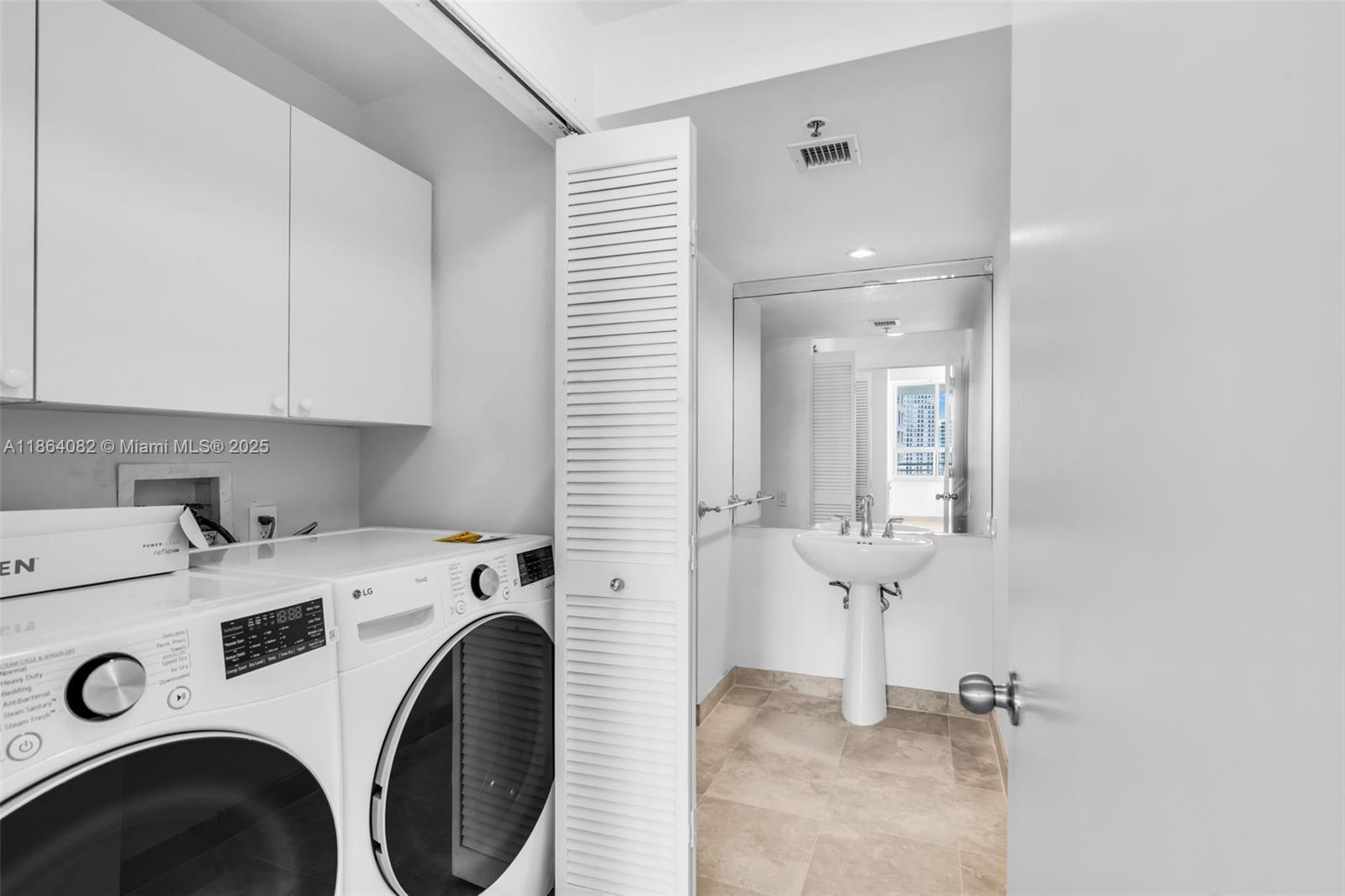 808 Brickell Key Drive, Unit 3205 Miami, FL 33131 - Photo 32 of 51 a utility room with dryer and washer