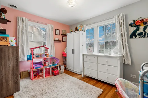 $375,000 | 559 South Lewis Avenue, Lombard, IL 60148