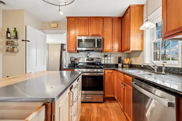 $375,000 | 559 South Lewis Avenue, Lombard, IL 60148