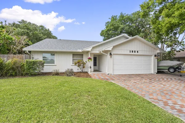 $549,000 | 1904 Northeast Avenida Dracaena, Jensen Beach, FL 34957