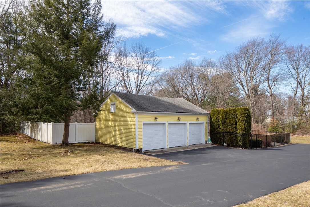 709 Pound Hill Road North Smithfield, RI 02896 - Photo 9 of 45