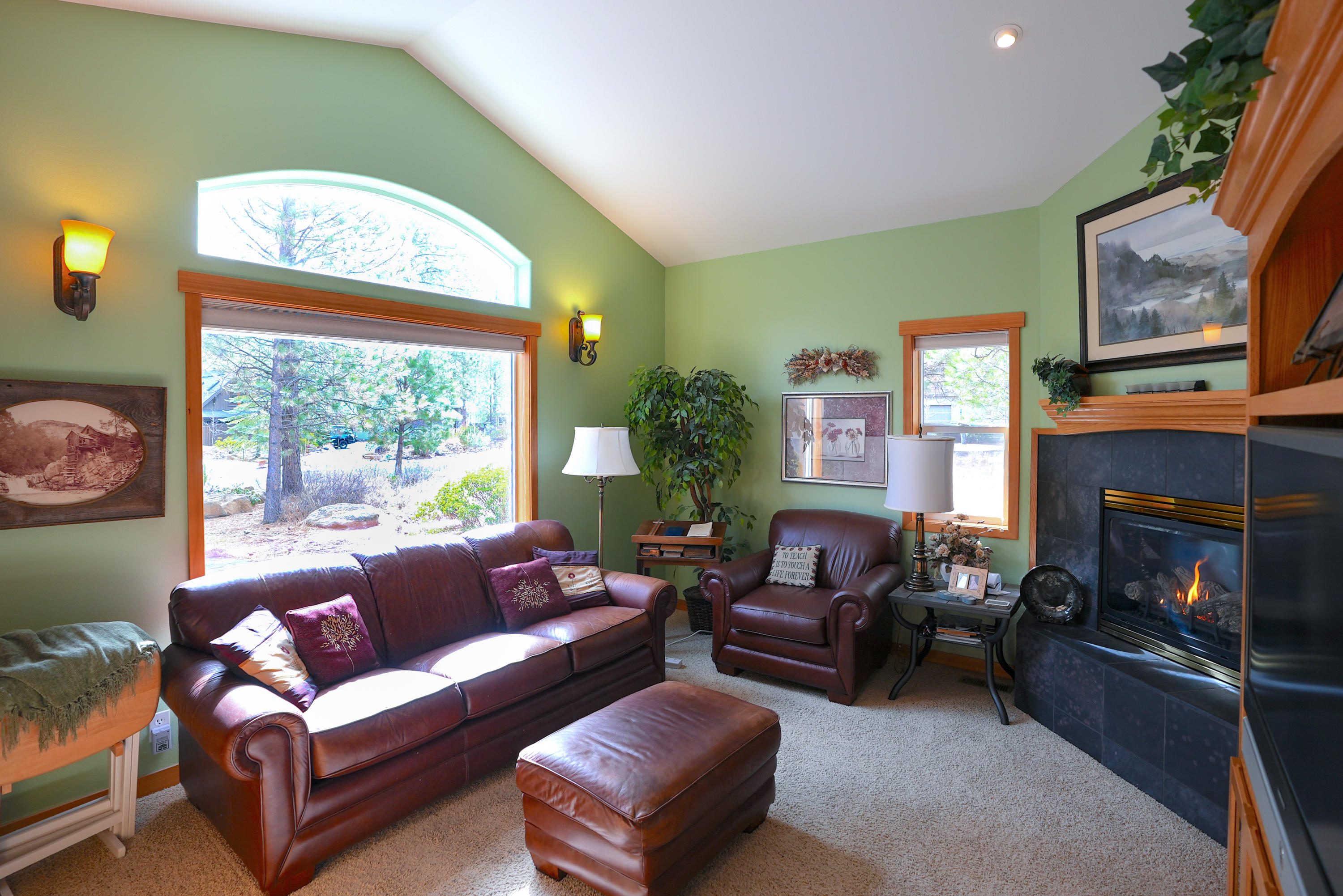 60709 Golf Village Loop Bend, OR 97702 - Photo 22 of 45 Office/reading room or even 4th bedroom on main