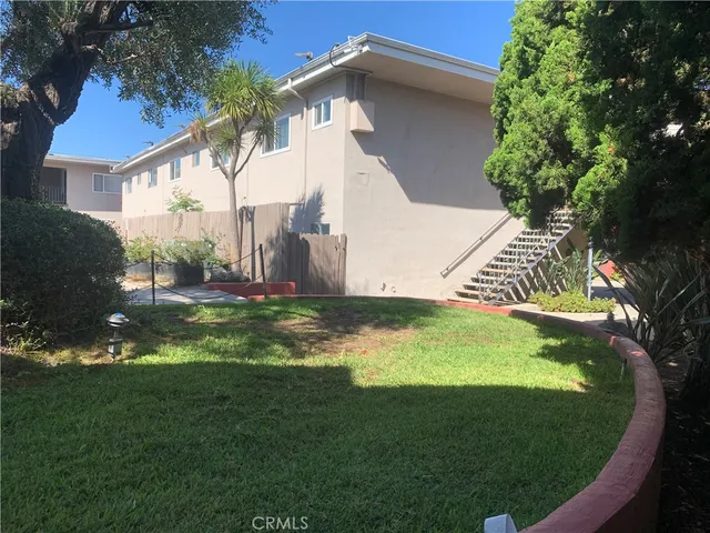 $2,200 | 5021 Atlantic Avenue, Unit 27, Long Beach, CA 90805