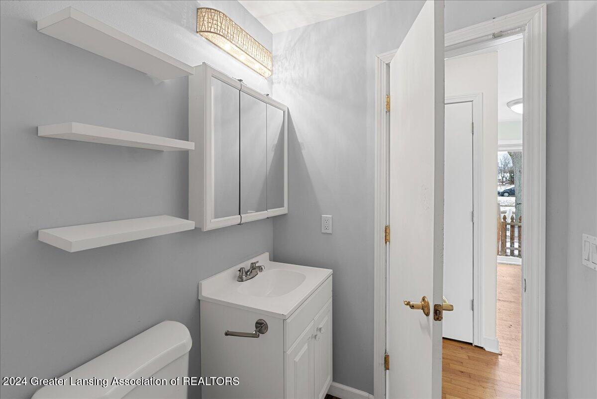 1403 Snyder Road East Lansing, MI 48823 - Photo 9 of 26 17-Media Jett - 15