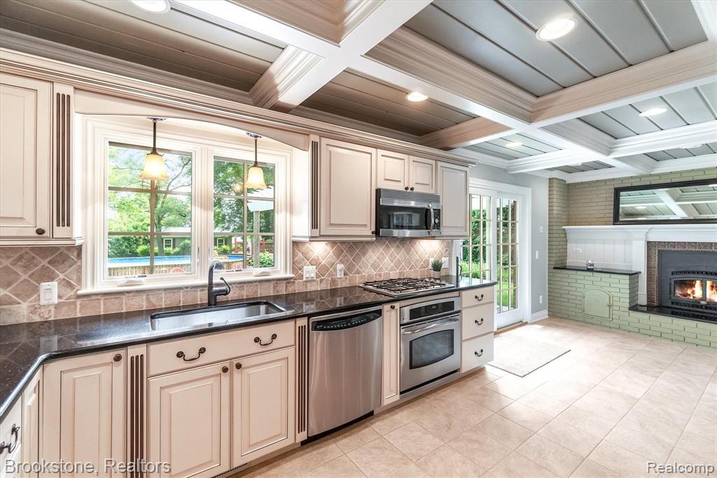 2515 Hickory Lawn Road Rochester Hills, MI 48307 - Photo 9 of 35