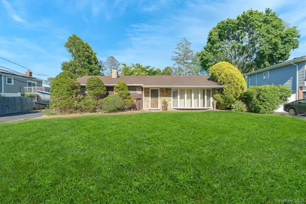 $769,000 | 10 Rye Place, Commack, NY 11725