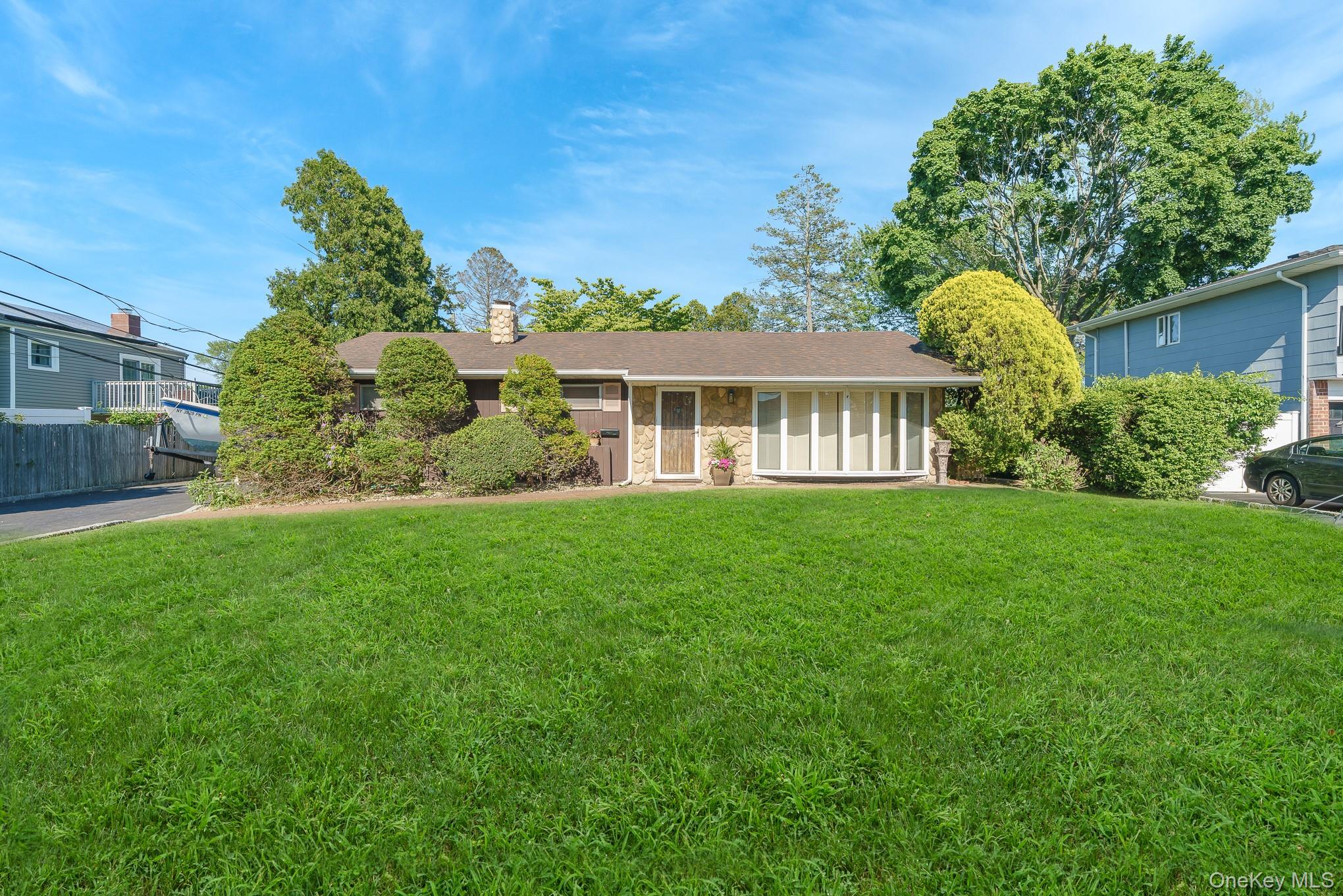 10 Rye Place Commack, NY 11725 - Photo 1 of 25