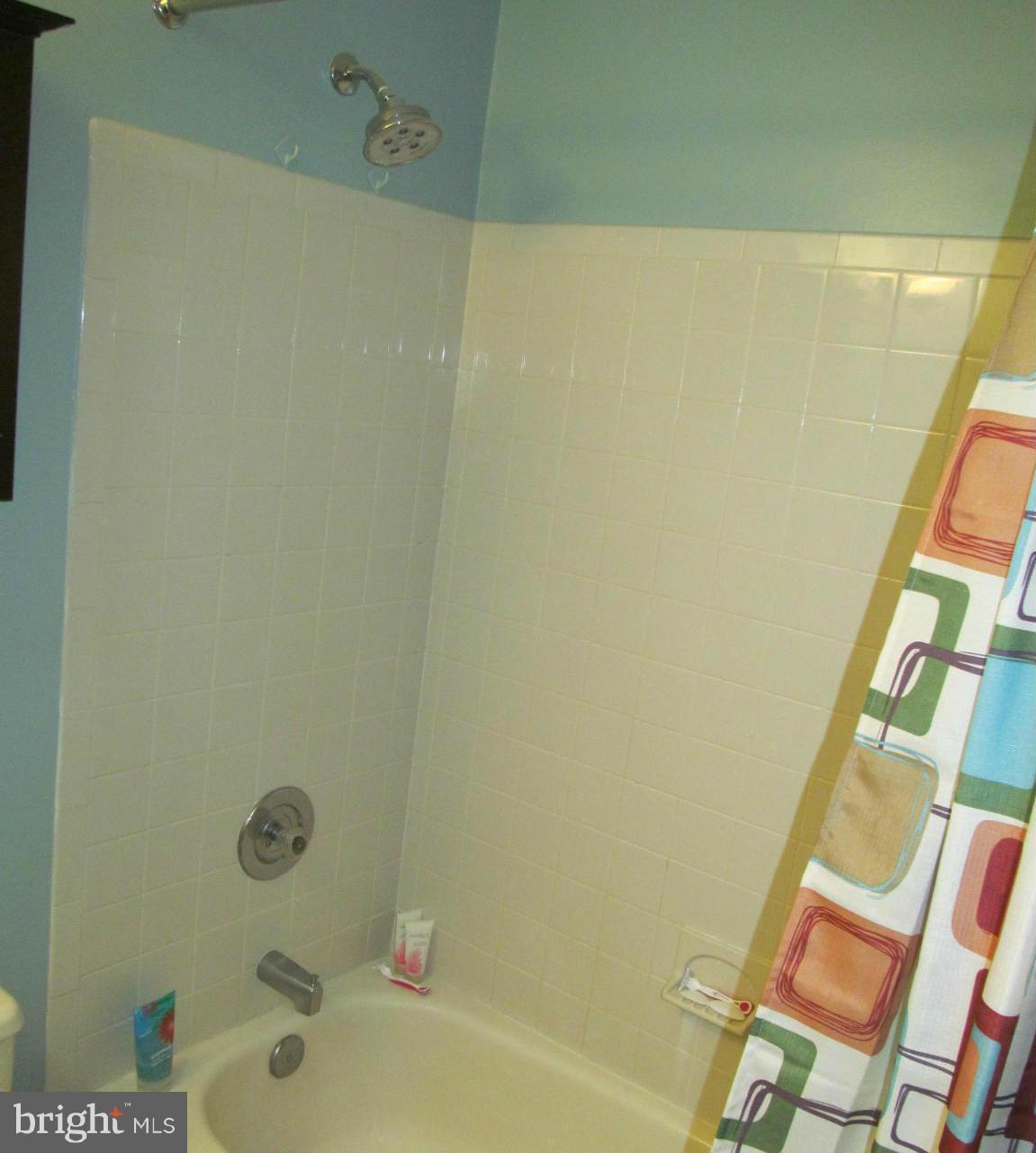 54 Yew Road Baltimore, MD 21221 - Photo 20 of 28 a bathroom with a bathtub