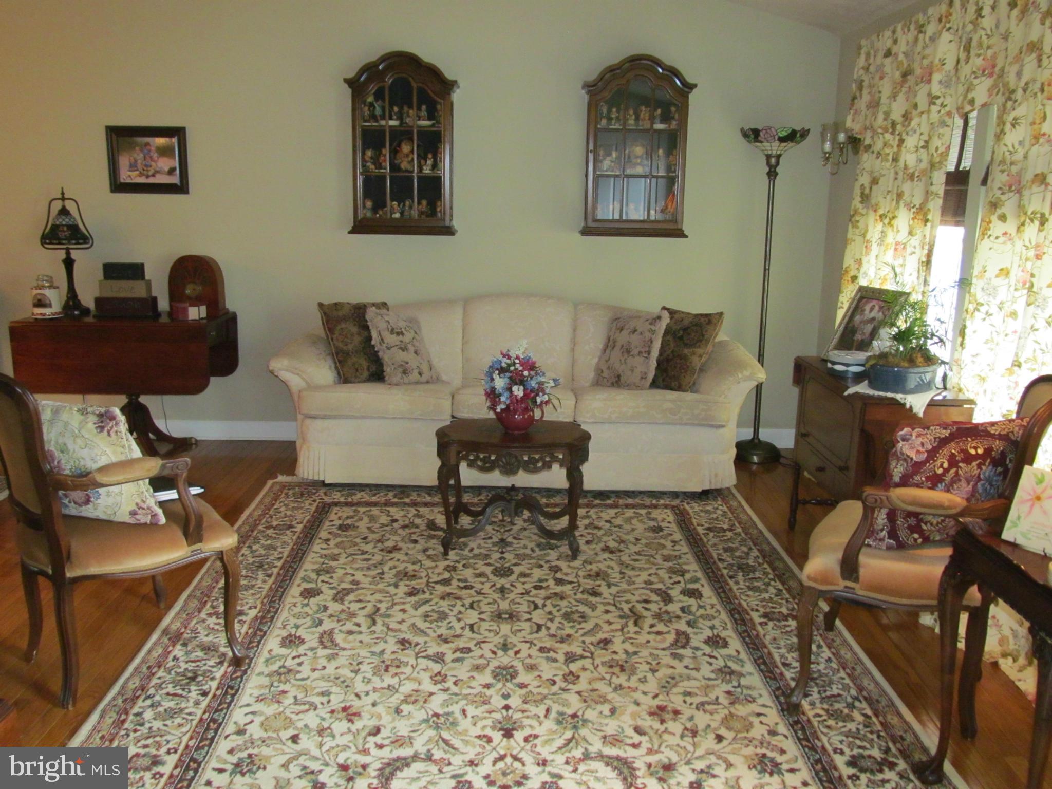 54 Yew Road Baltimore, MD 21221 - Photo 4 of 28 a living room with furniture and wooden floor