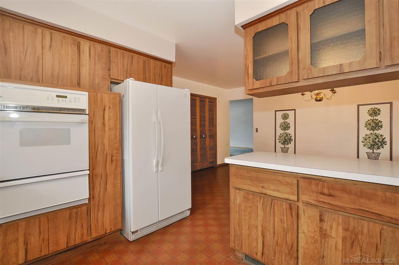 820 Hampton Road Grosse Pointe, MI 48236 - Photo 9 of 29 31355837-8.JPG