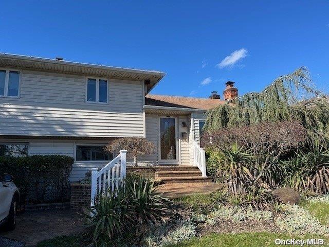 Great curb appeal-specimen plantings