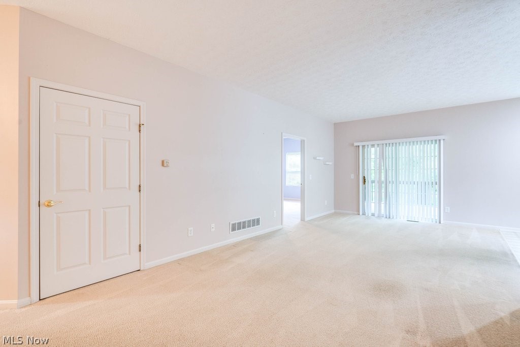 1205 Spring Ridge Circle Alliance, OH 44601 - Photo 5 of 29 Gallery Image 5