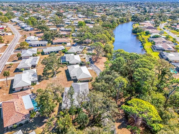 $200,000 | 510 Villa Park Drive, Unit 510, Nokomis, FL 34275