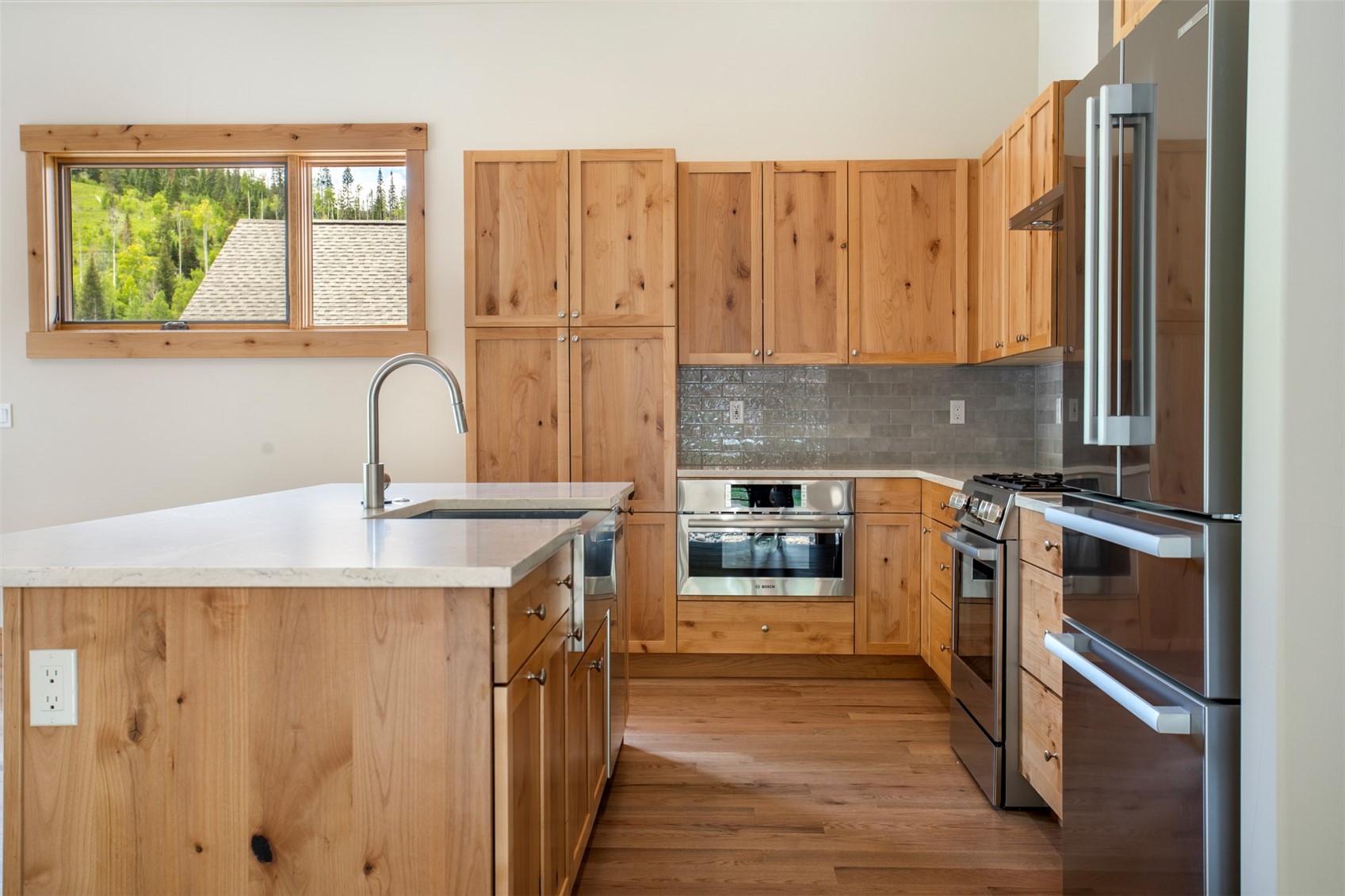 182 Vendette Road Silverthorne, CO 80498 - Photo 5 of 36 Stainless steel appliances, center island, quartz countertops