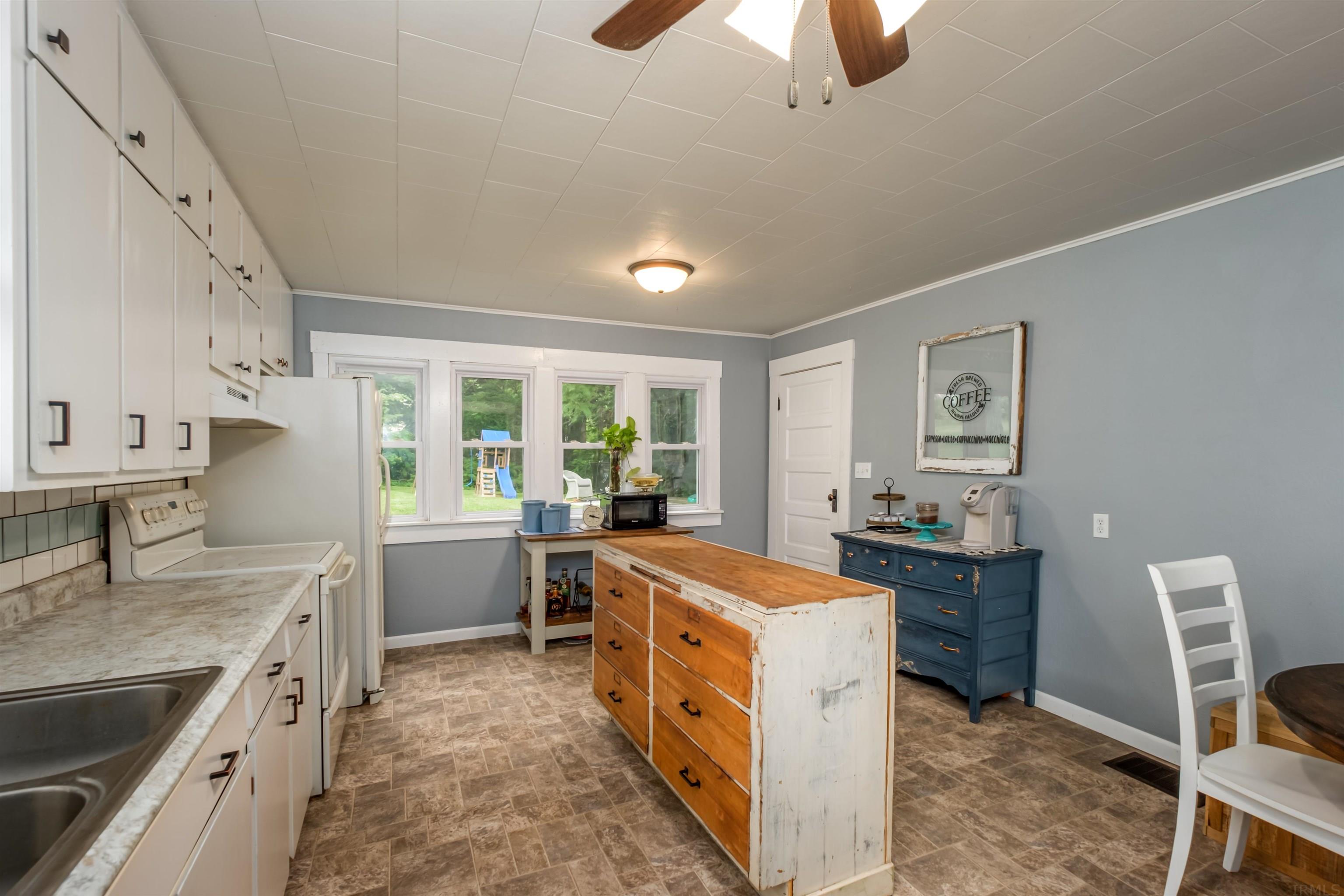 1017 R Street Bedford, IN 47421 - Photo 8 of 24 Gallery Image 8