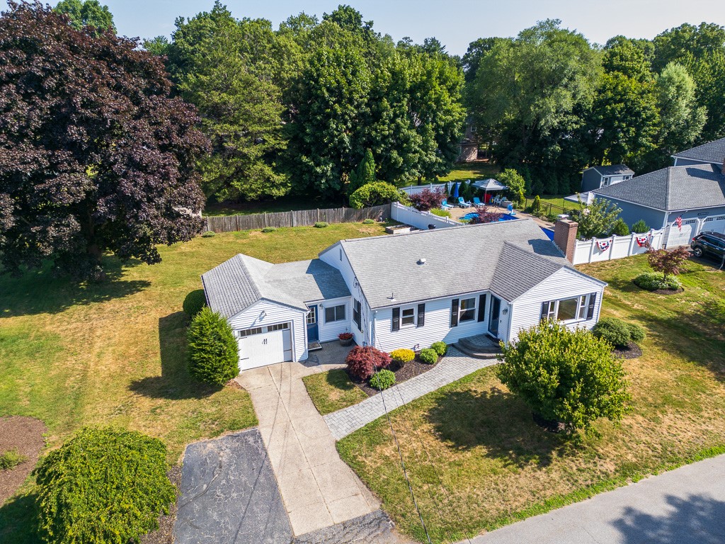 40 Greenfield Road Cumberland, RI 02864 - Photo 2 of 18 Gallery Image 2