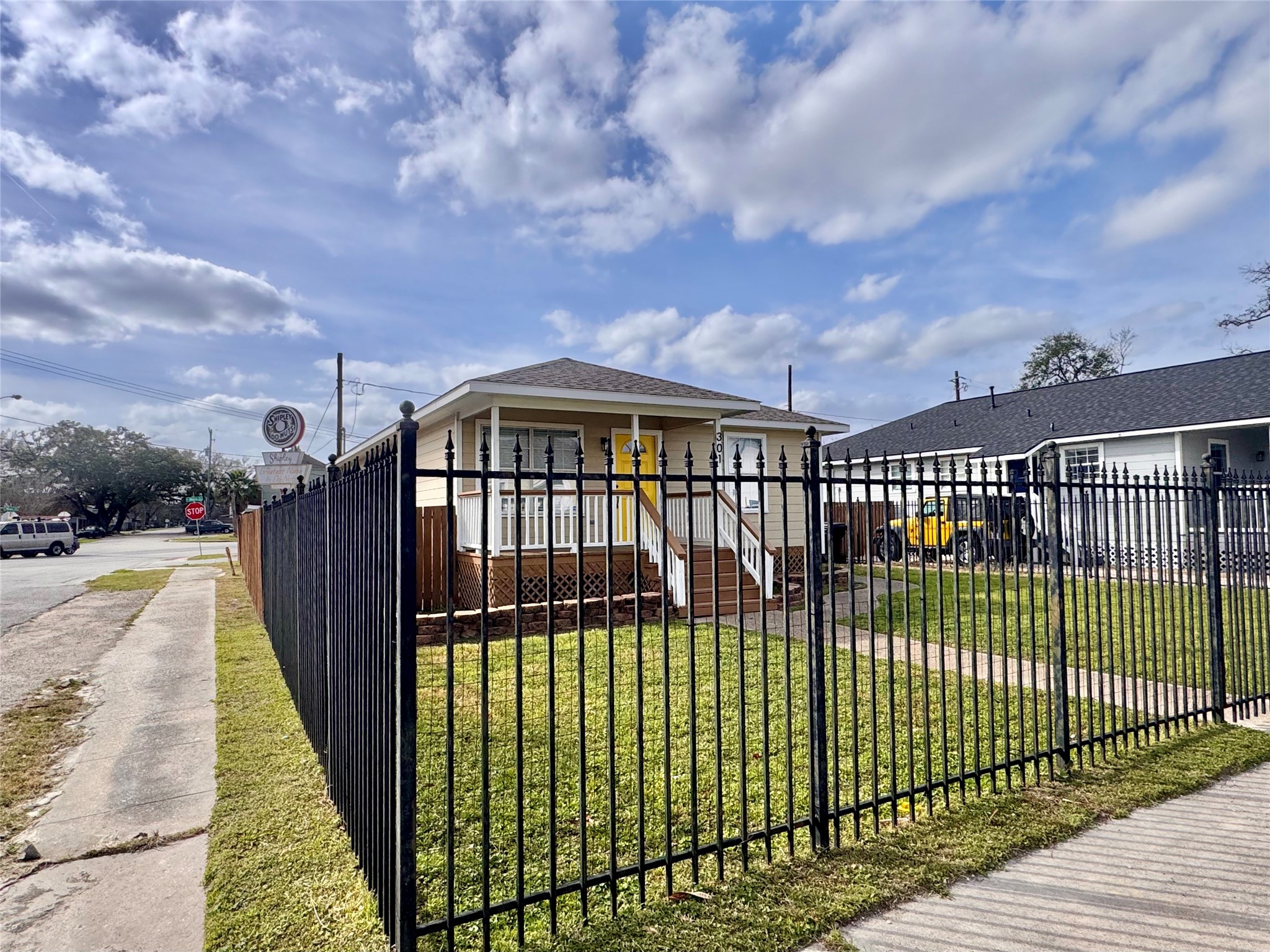 301 Enid Street Houston, TX 77009 - Photo 2 of 34 a view of city from a balcony