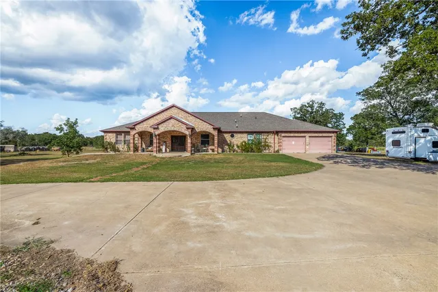 $764,800 | 1102 Private Road 2332, Giddings, TX 78942