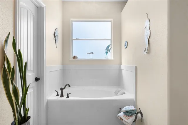 $764,800 | 1102 Private Road 2332, Giddings, TX 78942