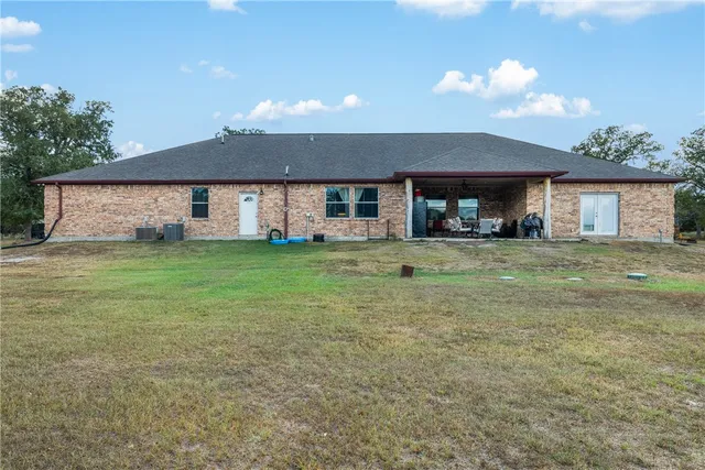 $764,800 | 1102 Private Road 2332, Giddings, TX 78942