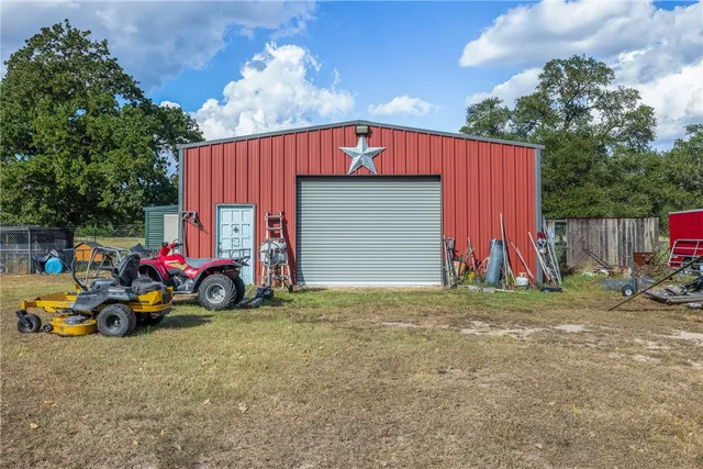 $764,800 | 1102 Private Road 2332, Giddings, TX 78942