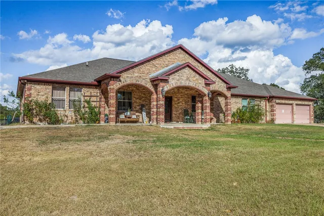 $764,800 | 1102 Private Road 2332, Giddings, TX 78942