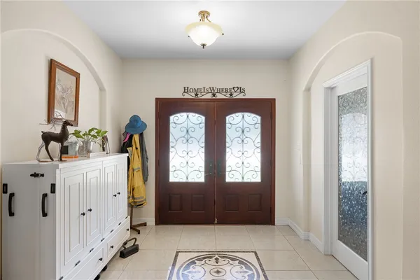 a view of entryway with interior