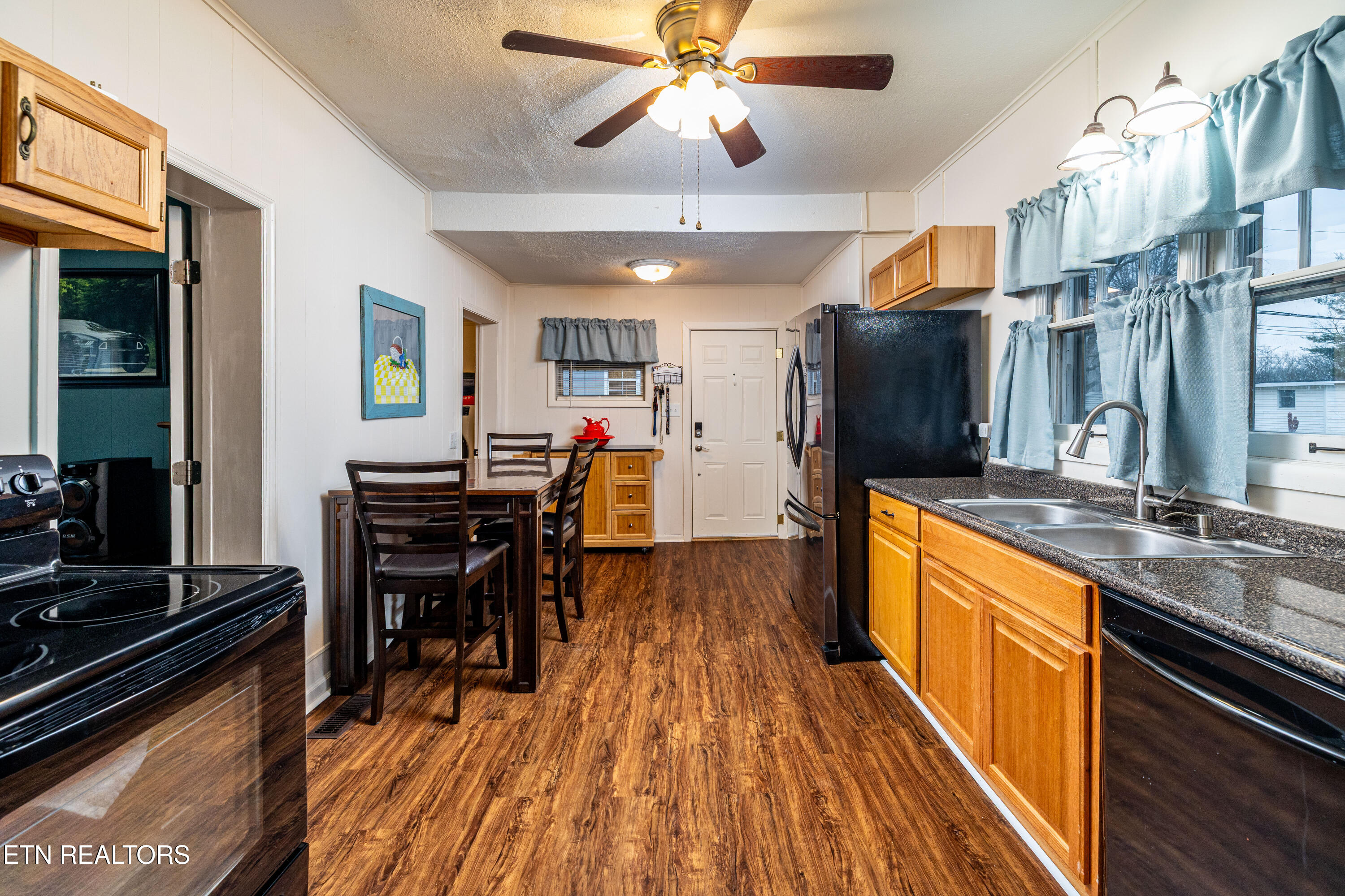 1240 North Wright Road Alcoa, TN 37701 - Photo 9 of 24 Kitchen and Dining Area