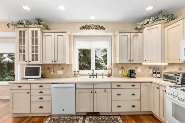 $459,900 | 4911 Faringdom Grove Drive, Hudsonville, MI 49426