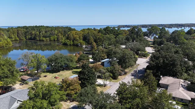 $279,900 | 409 Belvedere Drive, Eutawville, SC 29048