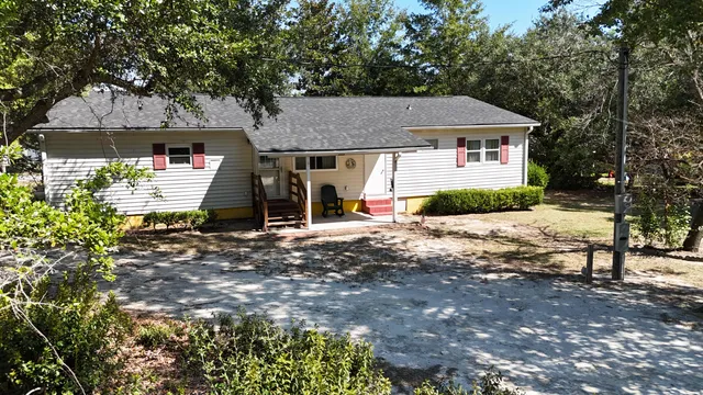 $279,900 | 409 Belvedere Drive, Eutawville, SC 29048