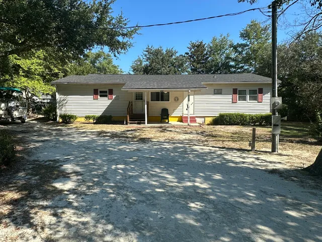 $279,900 | 409 Belvedere Drive, Eutawville, SC 29048