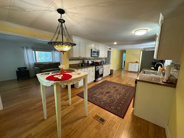 $279,900 | 409 Belvedere Drive, Eutawville, SC 29048