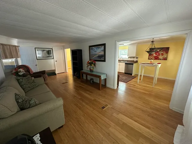 $279,900 | 409 Belvedere Drive, Eutawville, SC 29048