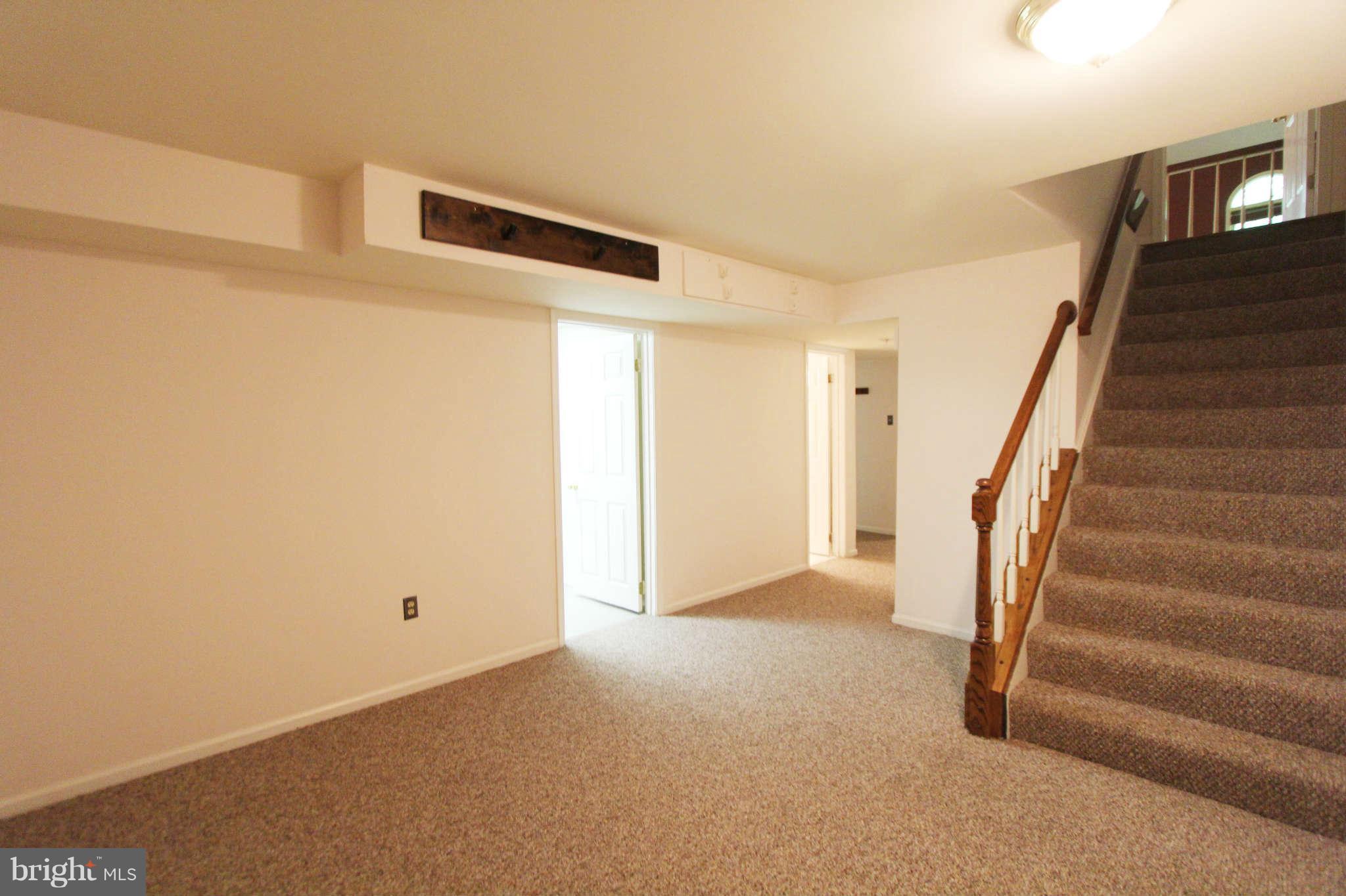 12125 Popes Head Road Fairfax, VA 22030 - Photo 27 of 29 Den 1