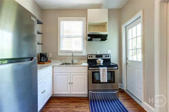 $279,900 | 534 East Gordon Lane, Savannah, GA 31401