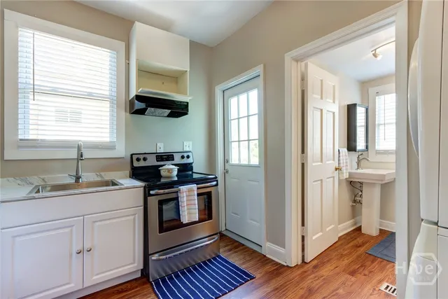 $279,900 | 534 East Gordon Lane, Savannah, GA 31401